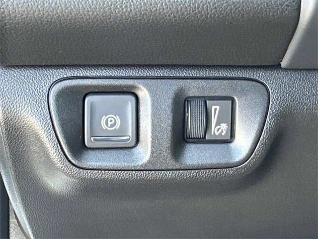 Used 2023 GMC Acadia SLT w/ Preferred Package image 12