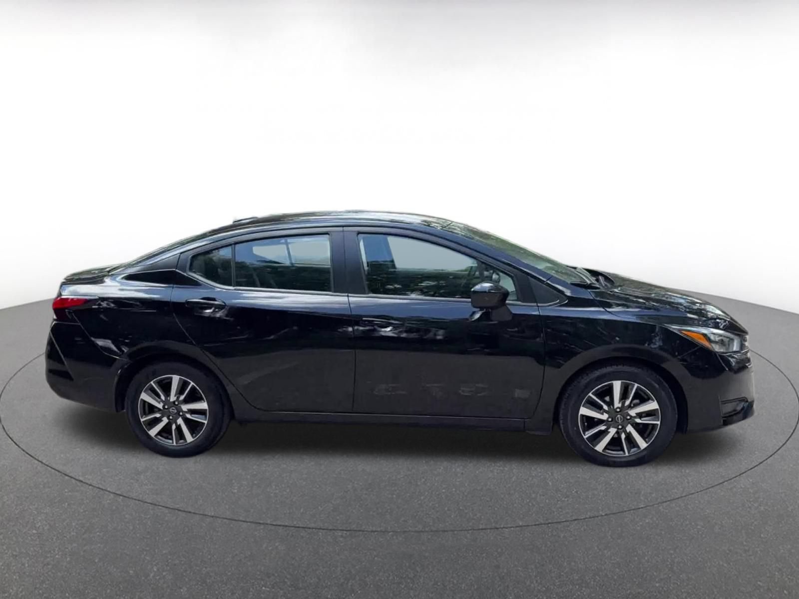 Used 2025 Nissan Versa SV FWD image 15