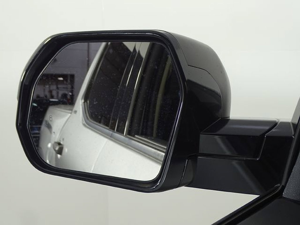Used 2022 Toyota Tundra SR5 w/ SR5 Convenience Package AWD/4WD image 39