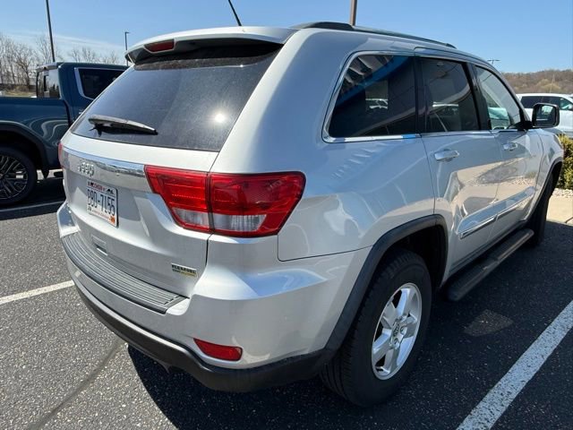Used 2011 Jeep Grand Cherokee Laredo AWD/4WD image 4
