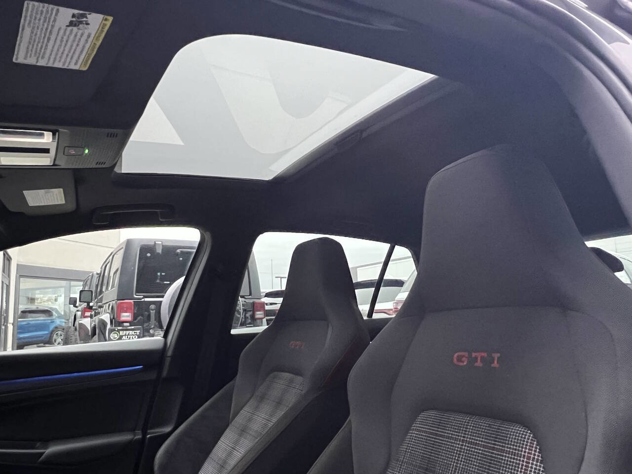 Used 2023 Volkswagen GTI SE image 17