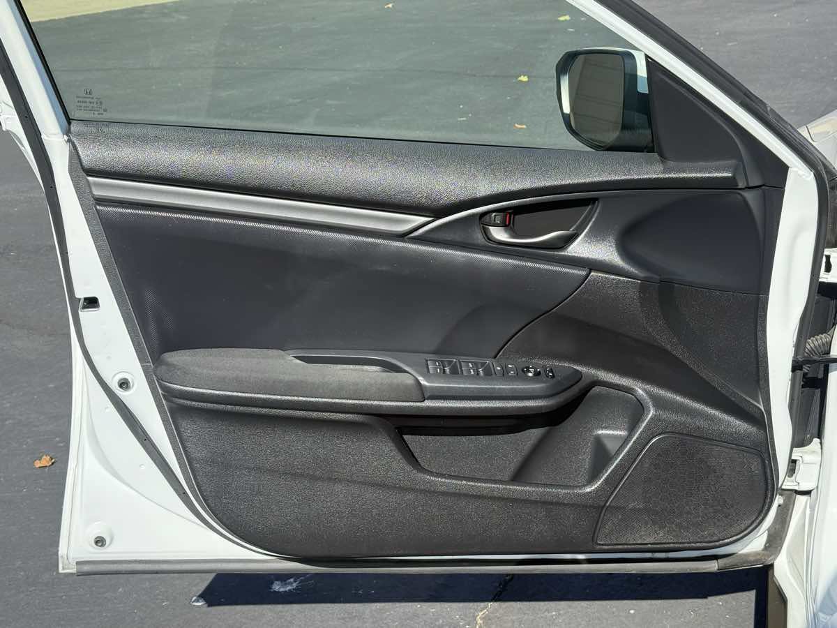 Used 2019 Honda Civic Sport image 11