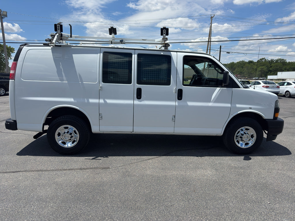 Used 2018 Chevrolet Express 2500 w/ Driver Convenience Package RWD image 2