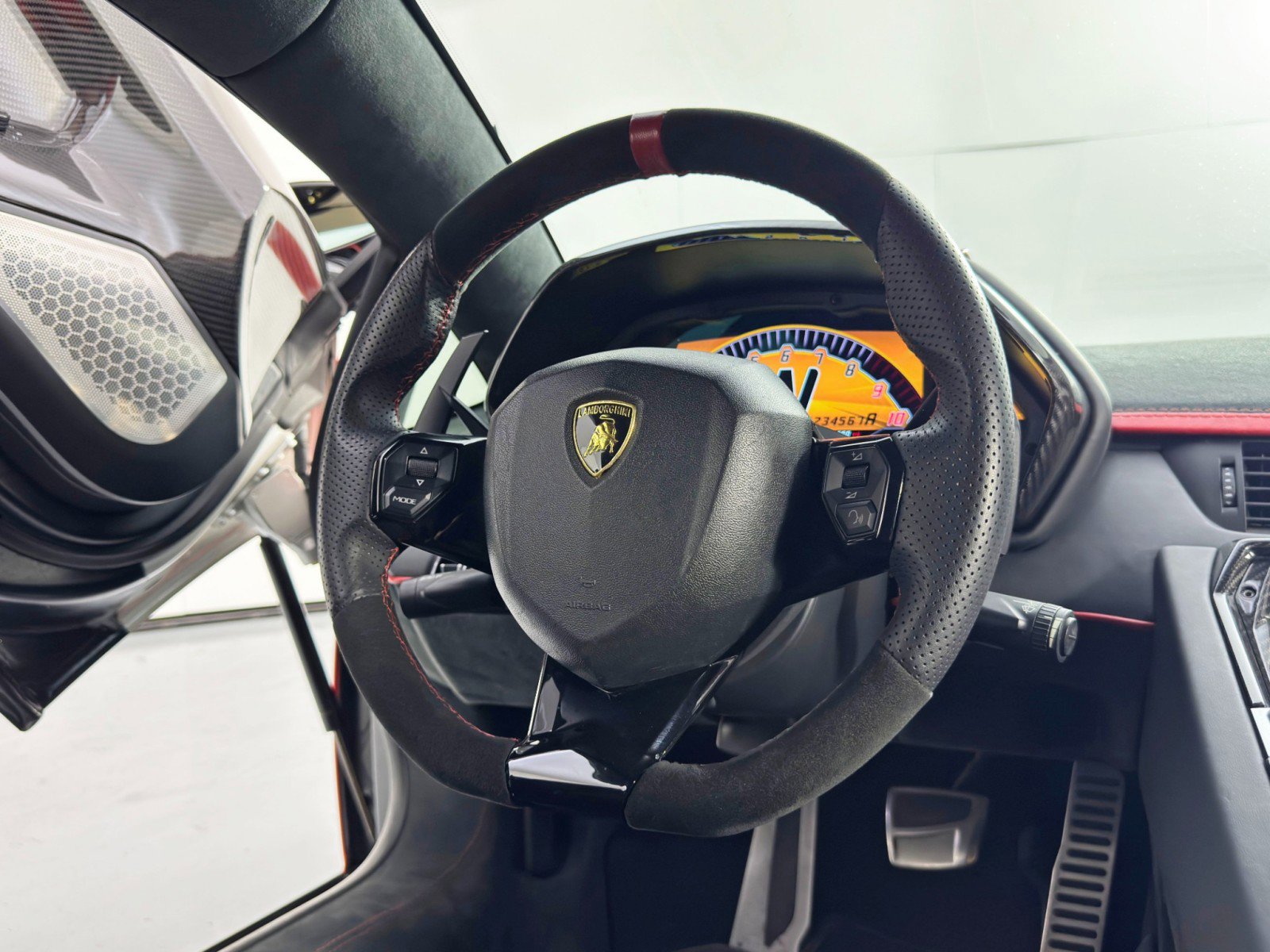 Used 2017 Lamborghini Aventador S image 24