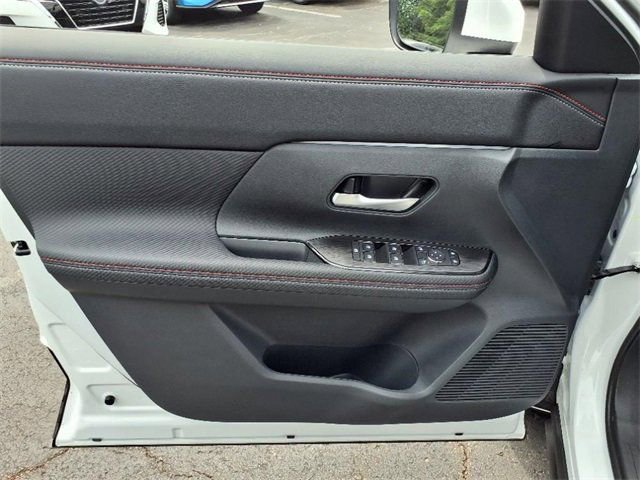 New 2025 Nissan Kicks SR image 8