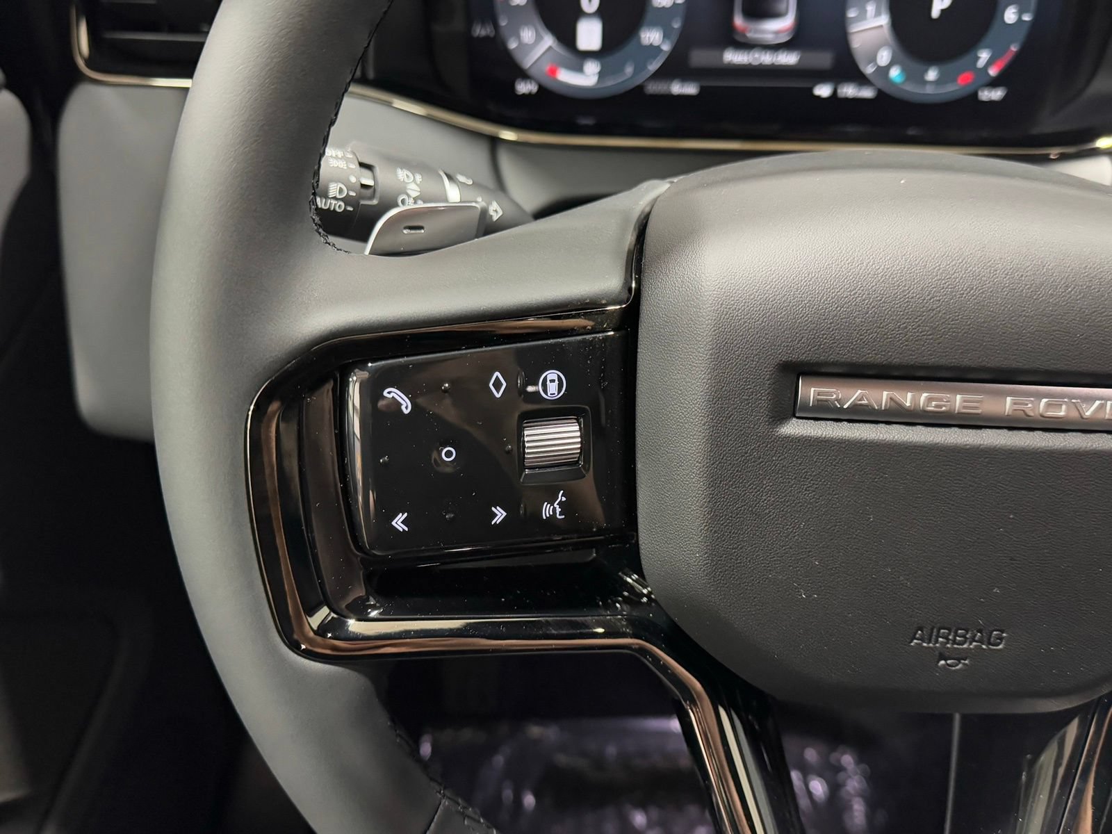 New 2026 Land Rover Range Rover Evoque Dynamic SE AWD/4WD image 19