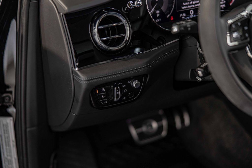 Used 2022 Bentley Bentayga image 22