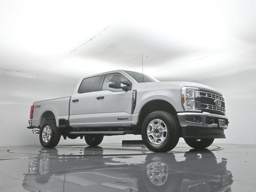 New 2026 Ford F250 XLT w/ FX4 Off-Road Package AWD/4WD image 3
