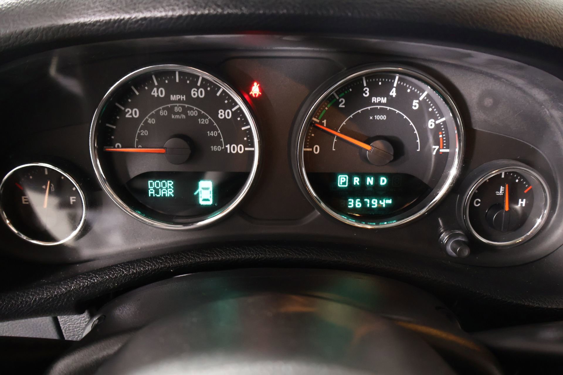 Used 2017 Jeep Wrangler Sahara w/ Connectivity Group AWD/4WD image 4