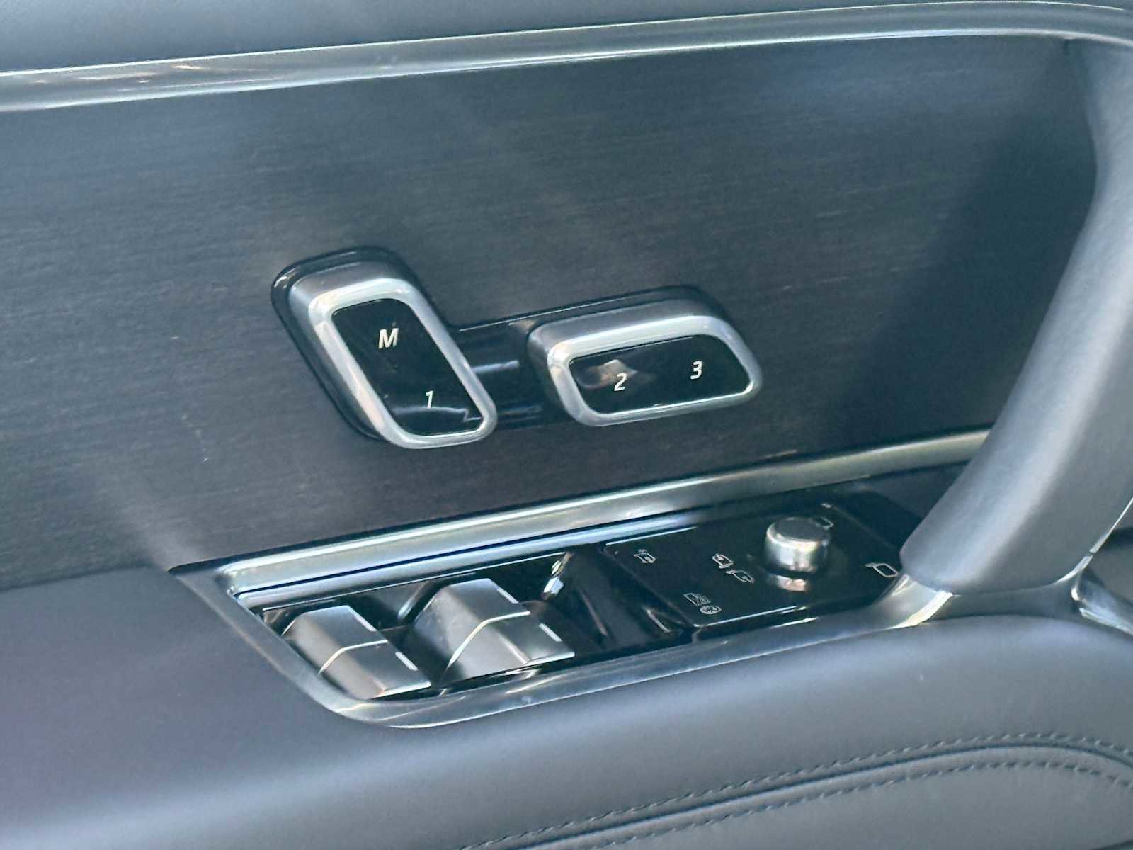 New 2025 Land Rover Range Rover Long Wheelbase SE image 21