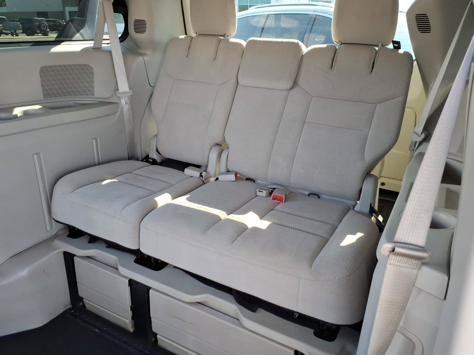 Used 2015 Dodge Grand Caravan SXT FWD image 10