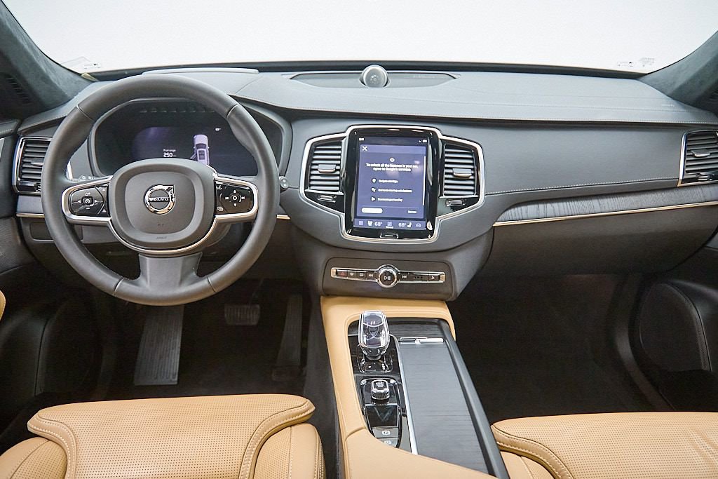 Certified 2024 Volvo XC90 B6 Ultimate w/ Lounge Package image 27