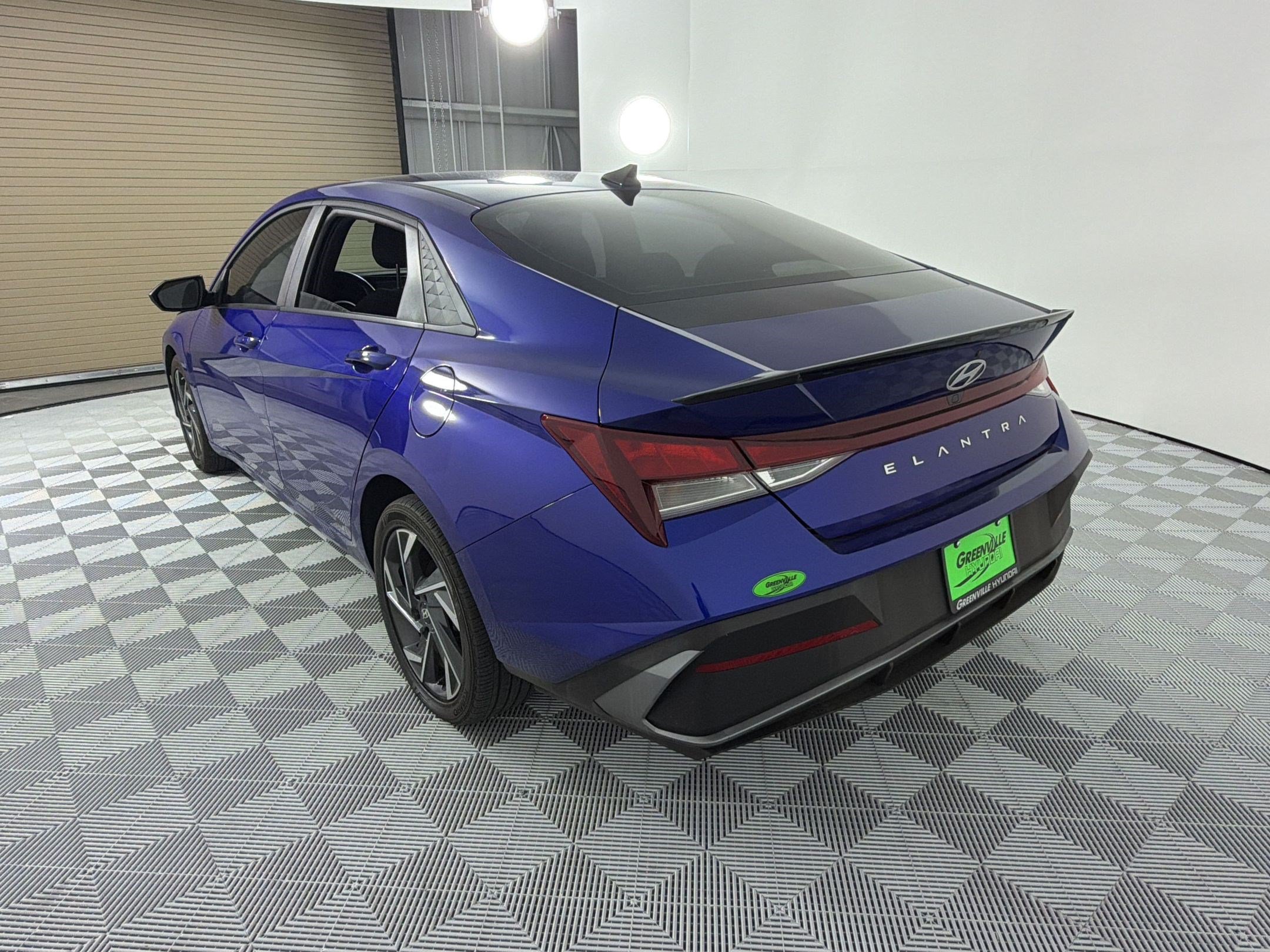 Used 2025 Hyundai Elantra Sport FWD image 3