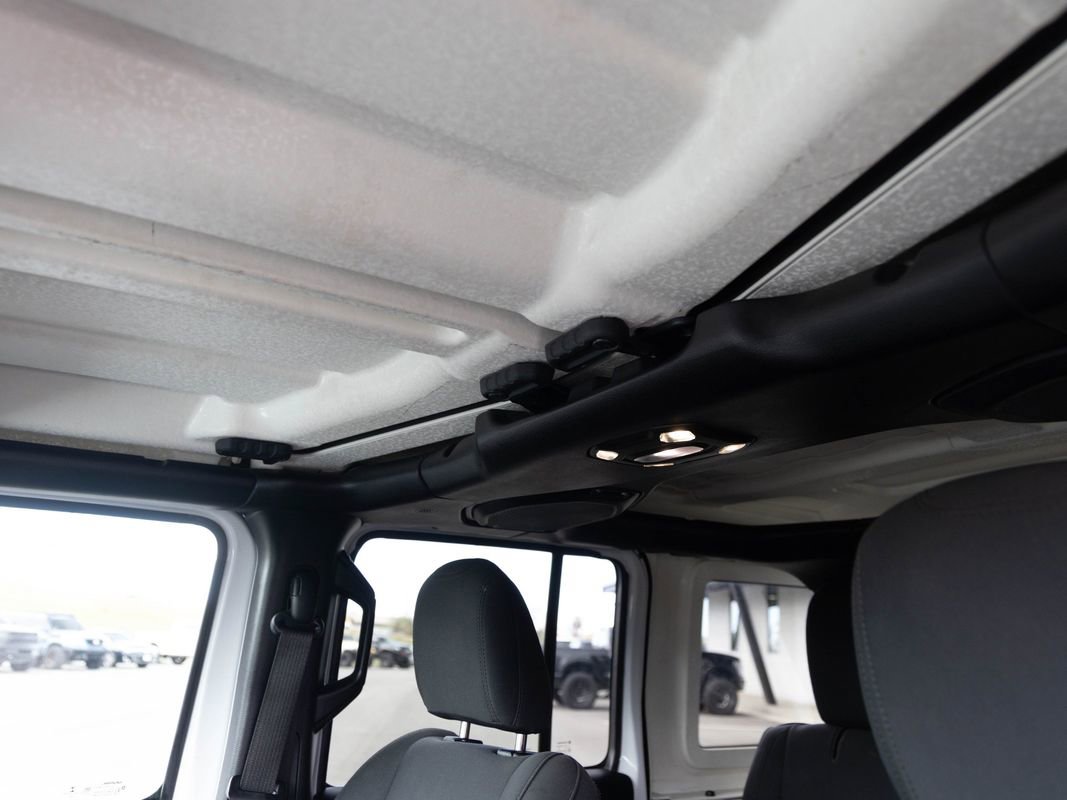 Used 2019 Jeep Wrangler Unlimited Sahara AWD/4WD image 14