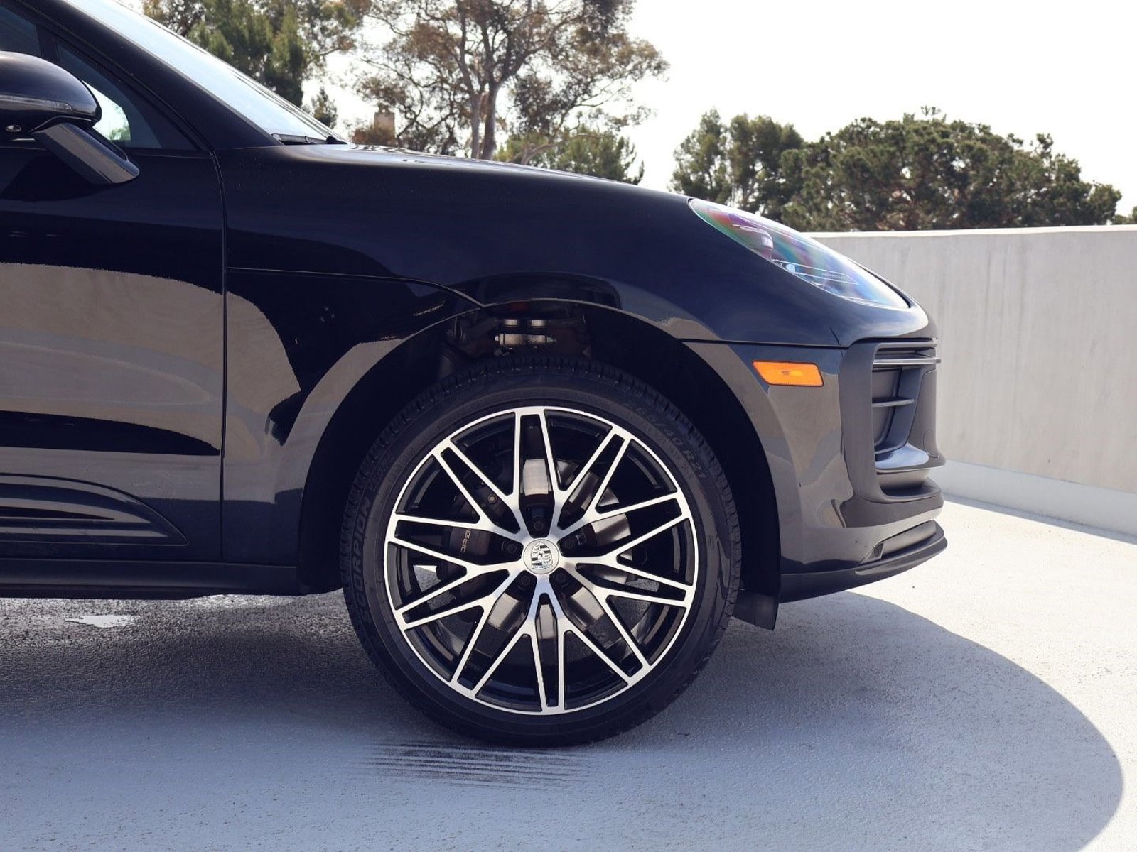 Certified 2025 Porsche Macan image 11