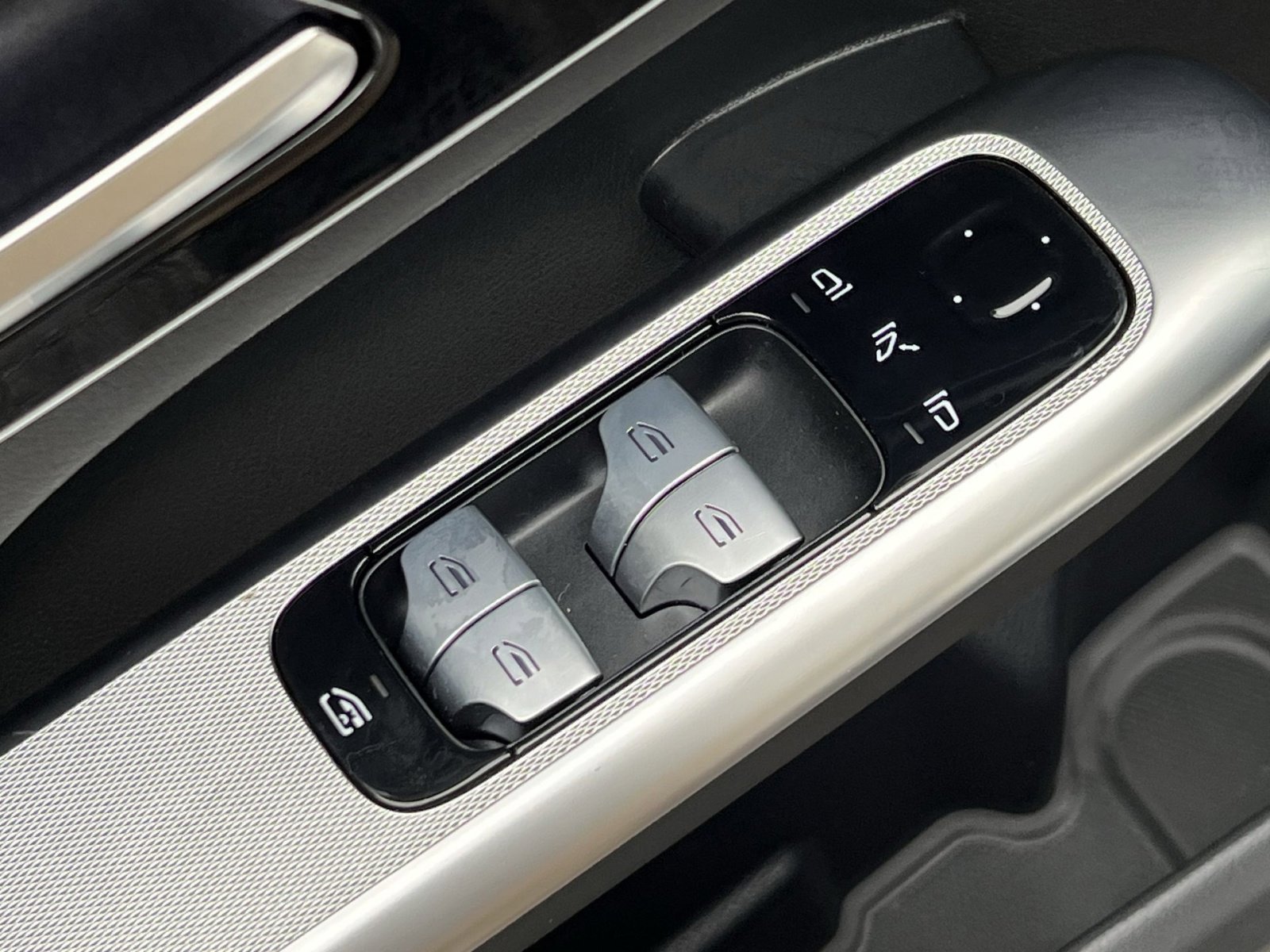 Certified 2025 Mercedes-Benz GLC 300 4MATIC image 13