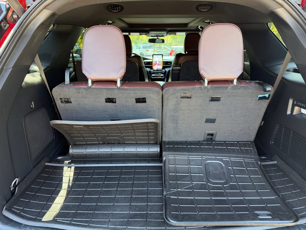 Used 2023 Ford Explorer Platinum w/ Technology Package AWD/4WD image 7