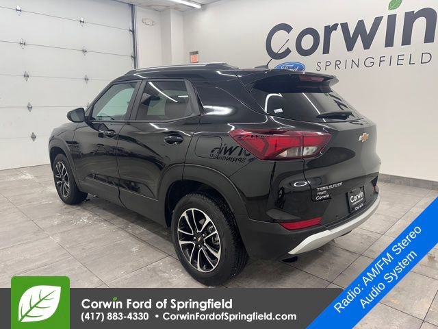 Used 2025 Chevrolet TrailBlazer LT w/ Driver Confidence Package image 3