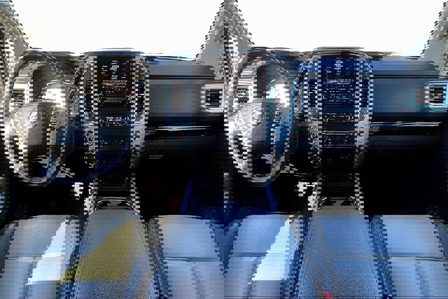 Used 2021 Nissan Titan SV w/ SV Convenience Package image 14