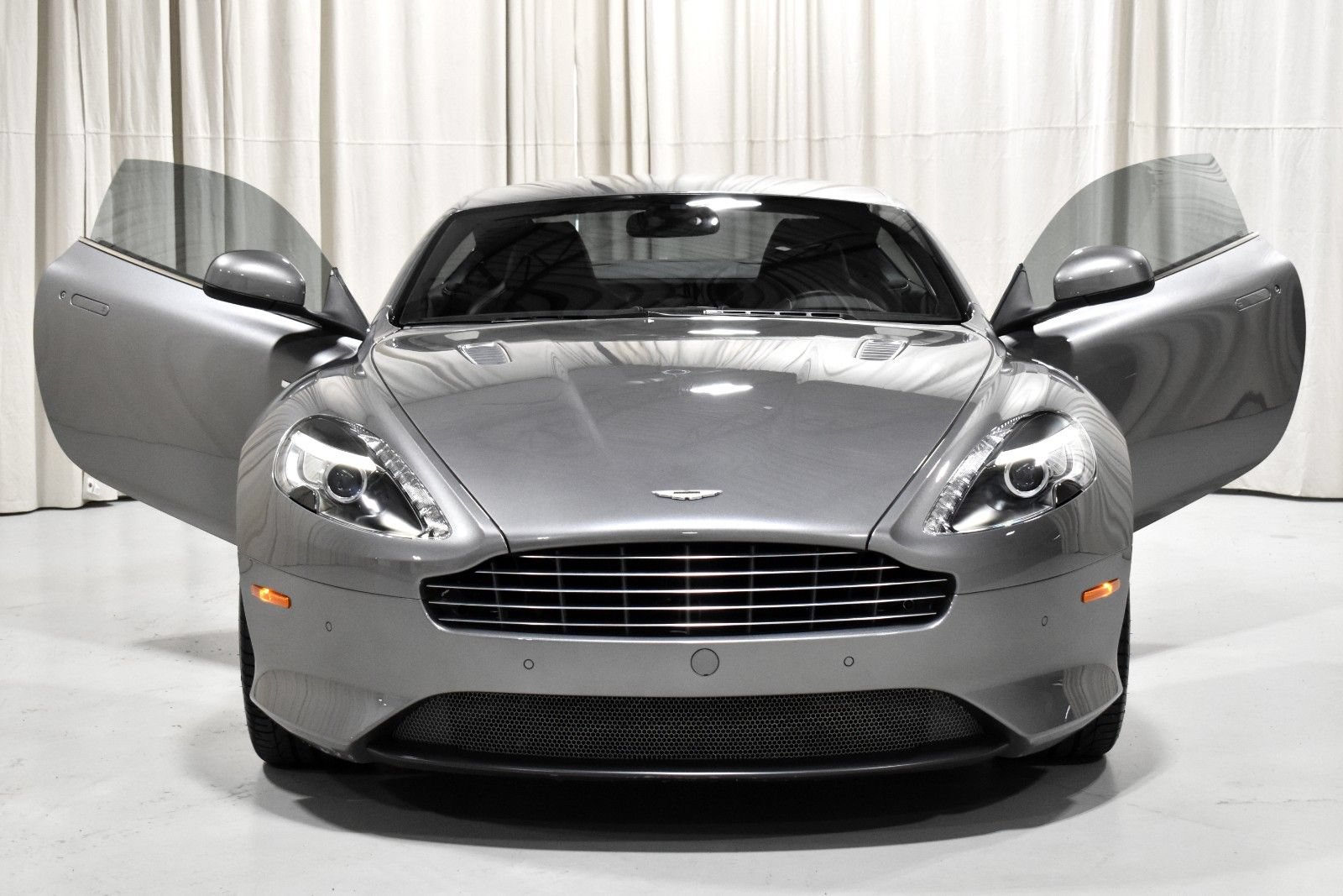 Used 2014 Aston Martin DB9 Coupe RWD image 9