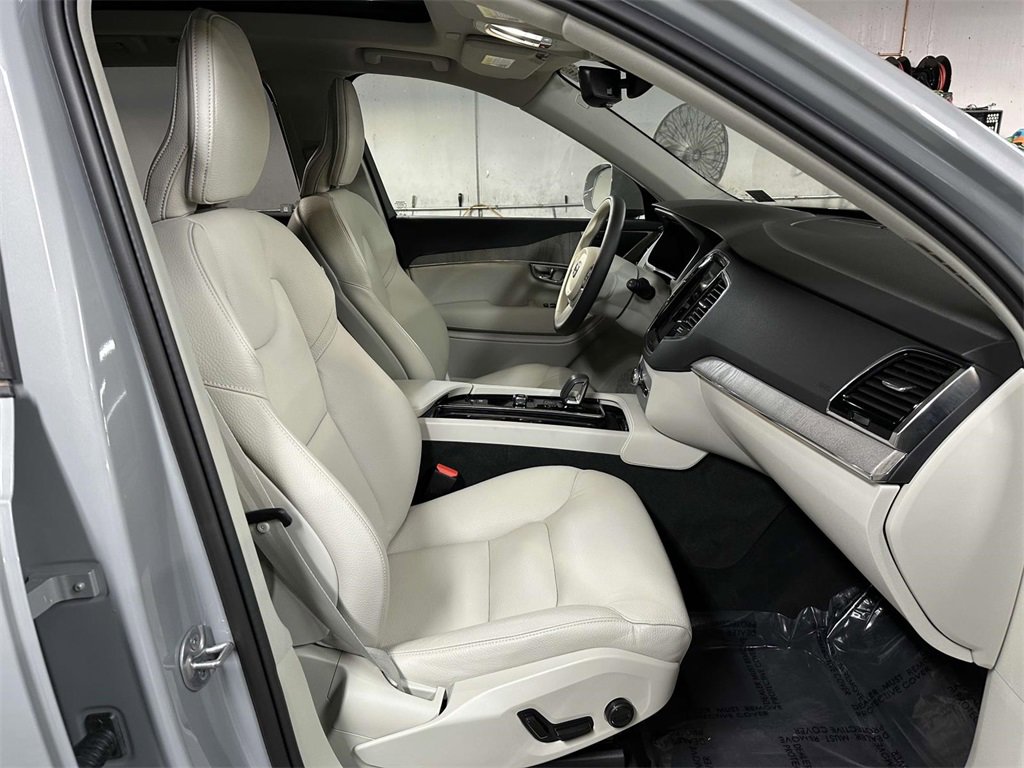 Used 2025 Volvo XC90 B6 Plus w/ Protection Package Premier image 18