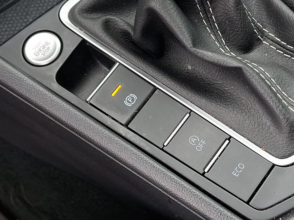 Used 2025 Volkswagen Jetta SE FWD image 27