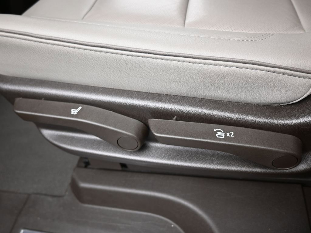 Used 2023 GMC Yukon SLT image 32