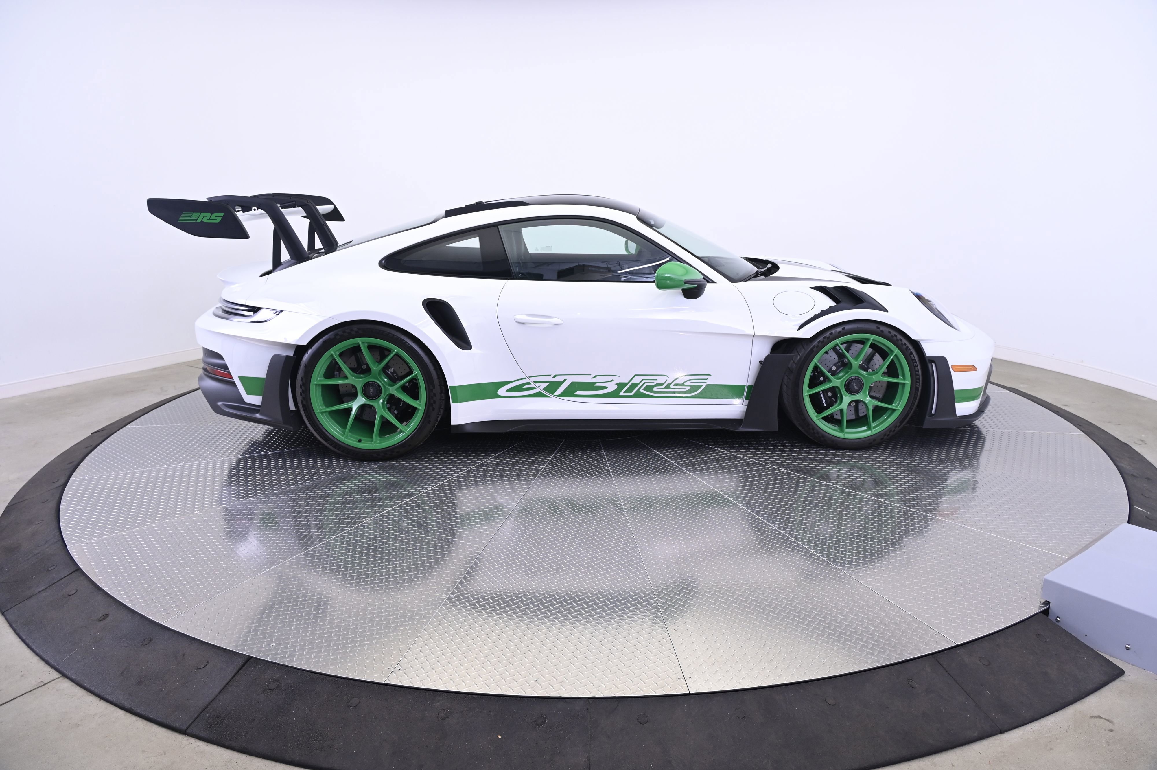 Used 2023 Porsche 911 GT3 RS image 8