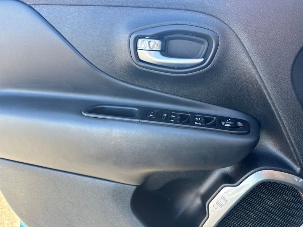 Used 2022 Jeep Renegade Limited w/ Sun, Sound & Wheels Group image 19