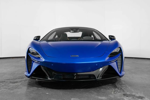 Used 2024 McLaren Artura image 4
