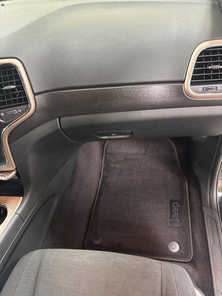 Used 2017 Jeep Grand Cherokee Laredo w/ Quick Order Package 23E image 30