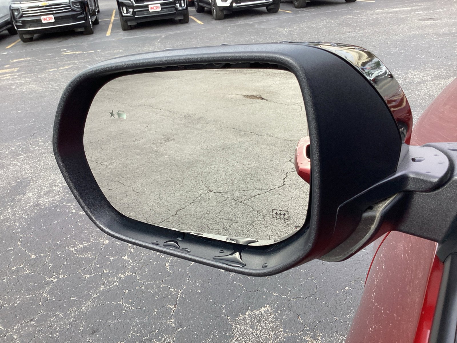 Used 2025 Chevrolet Traverse LT FWD image 34