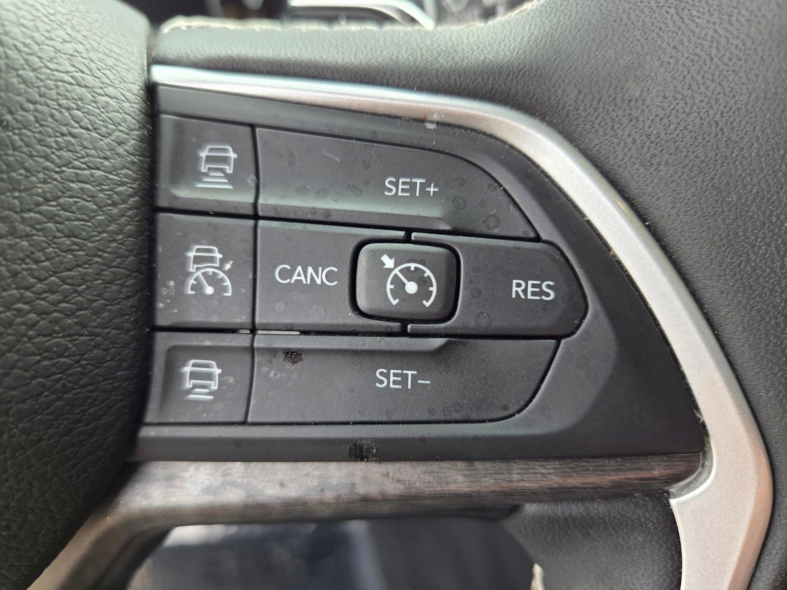 Used 2024 Jeep Grand Cherokee L Limited w/ Luxury Tech Group II AWD/4WD image 17