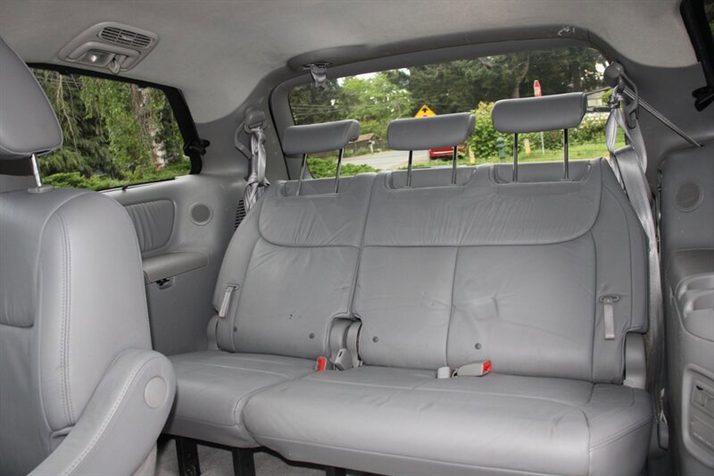 Used 2009 Toyota Sienna XLE Limited AWD/4WD image 16