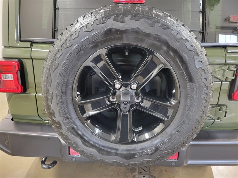 Used 2023 Jeep Wrangler Unlimited Sahara AWD/4WD image 17