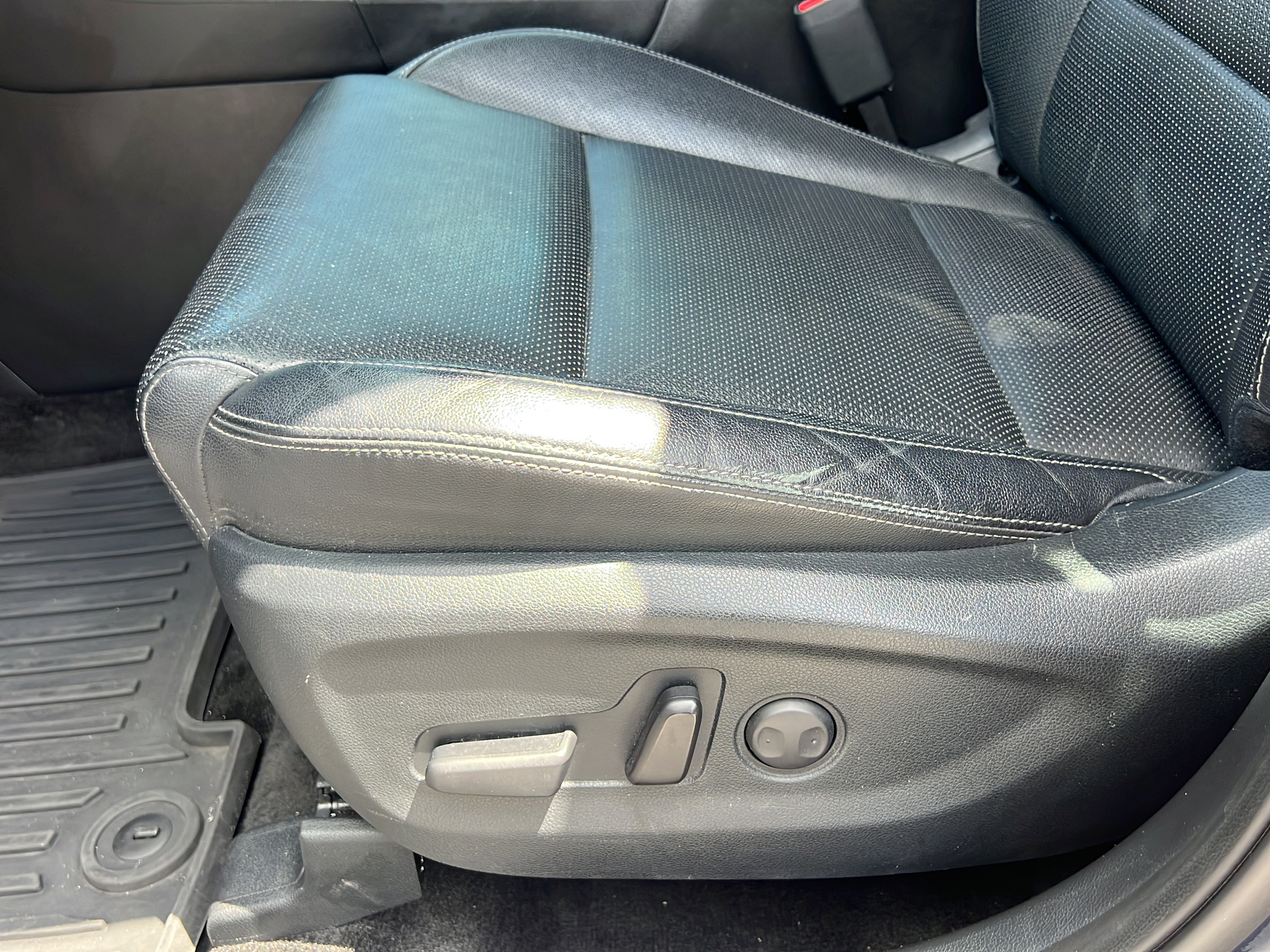 Certified 2022 Kia Sportage EX w/ EX Technology Package FWD image 14