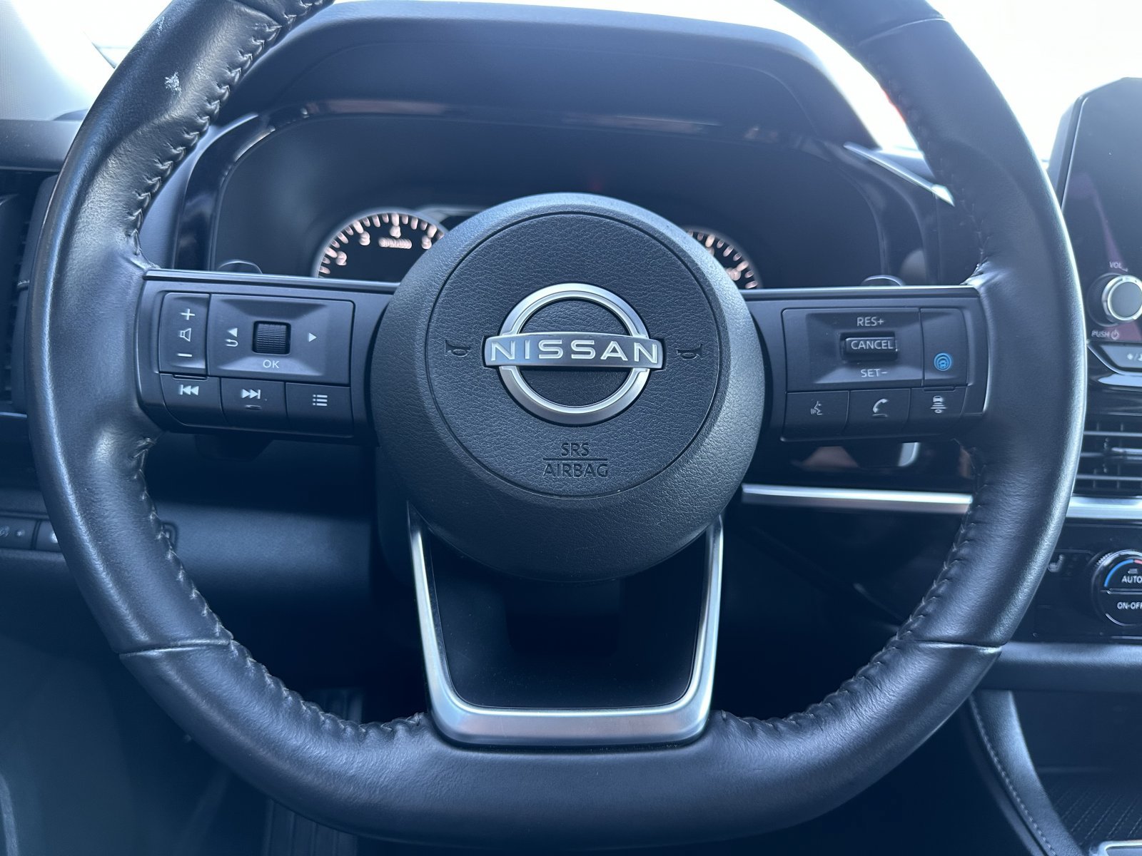 Used 2024 Nissan Pathfinder SV FWD image 23