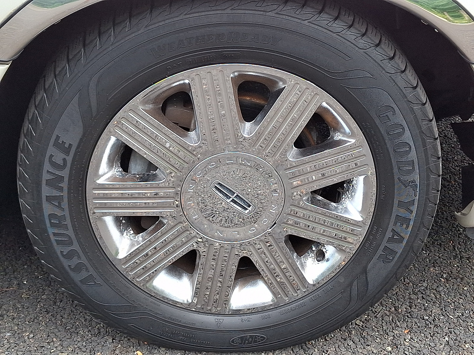Used 2004 Lincoln Town Car Ultimate RWD image 8