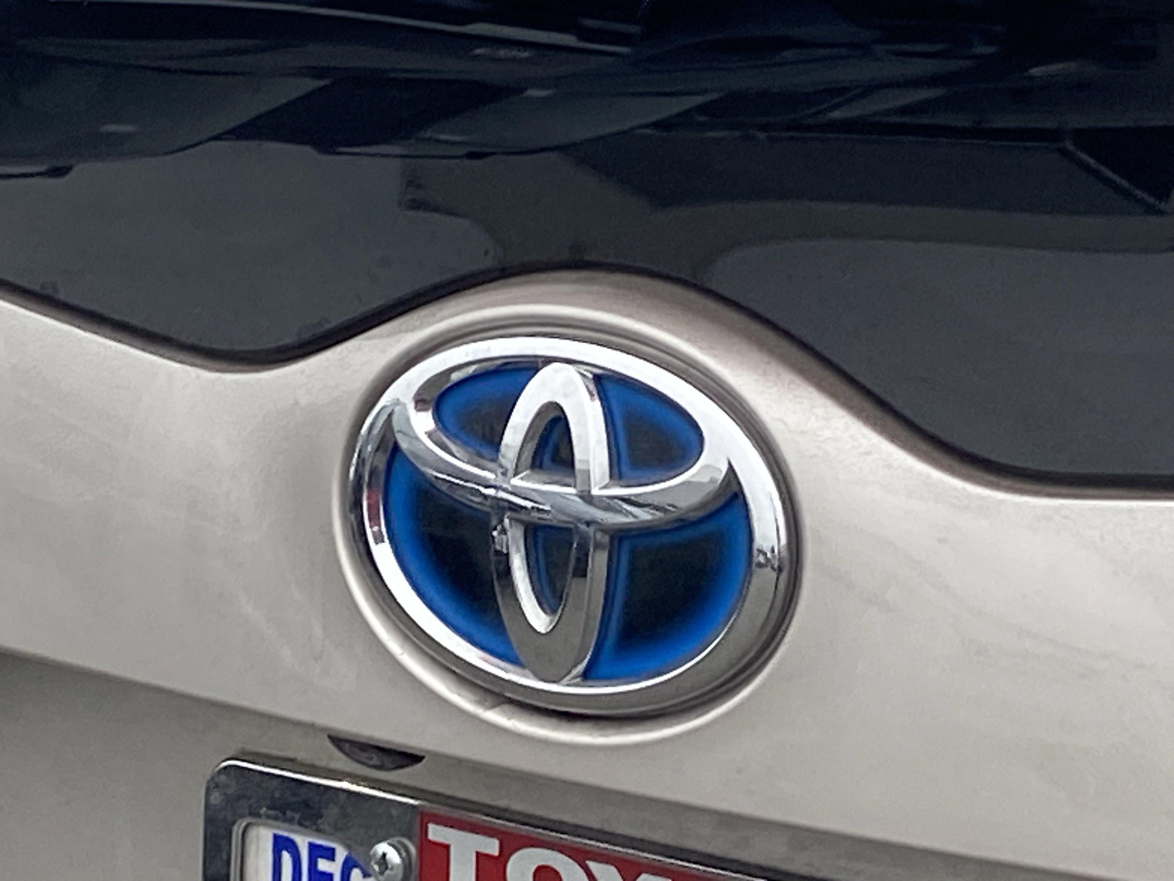 Certified 2017 Toyota Prius Prime Plus FWD image 4