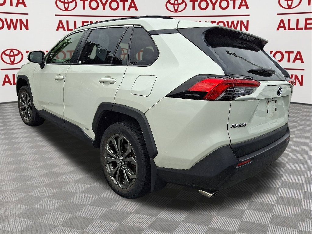 Used 2022 Toyota RAV4 XLE Premium AWD/4WD image 6