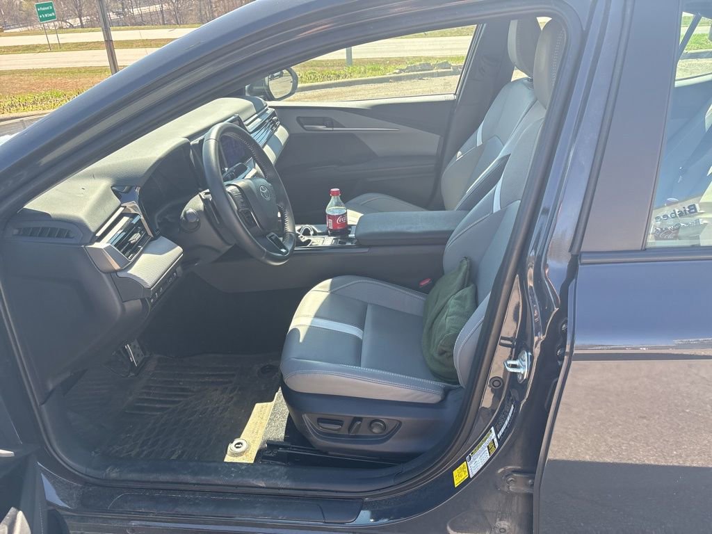 Used 2025 Toyota Camry SE image 15