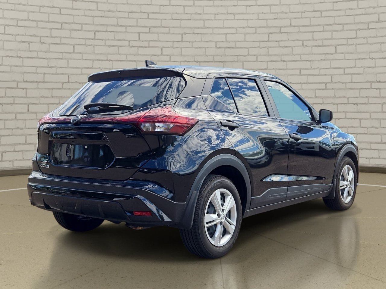 Used 2025 Nissan Kicks Play S FWD image 5