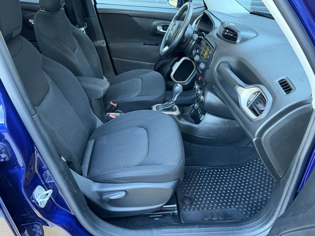 Used 2017 Jeep Renegade Latitude w/ Cold Weather Group AWD/4WD image 19