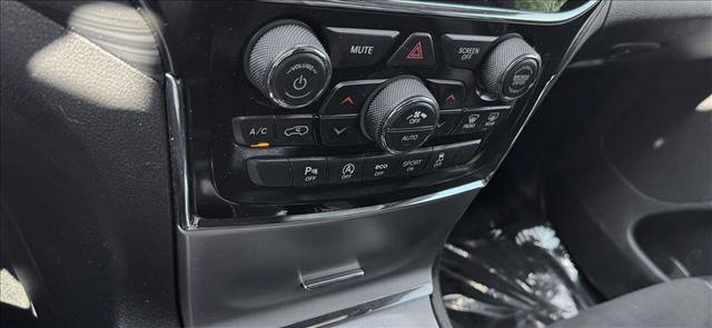 Used 2021 Jeep Grand Cherokee Laredo X AWD/4WD image 15