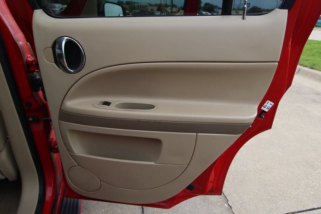 Used 2009 Chevrolet HHR LT FWD image 29