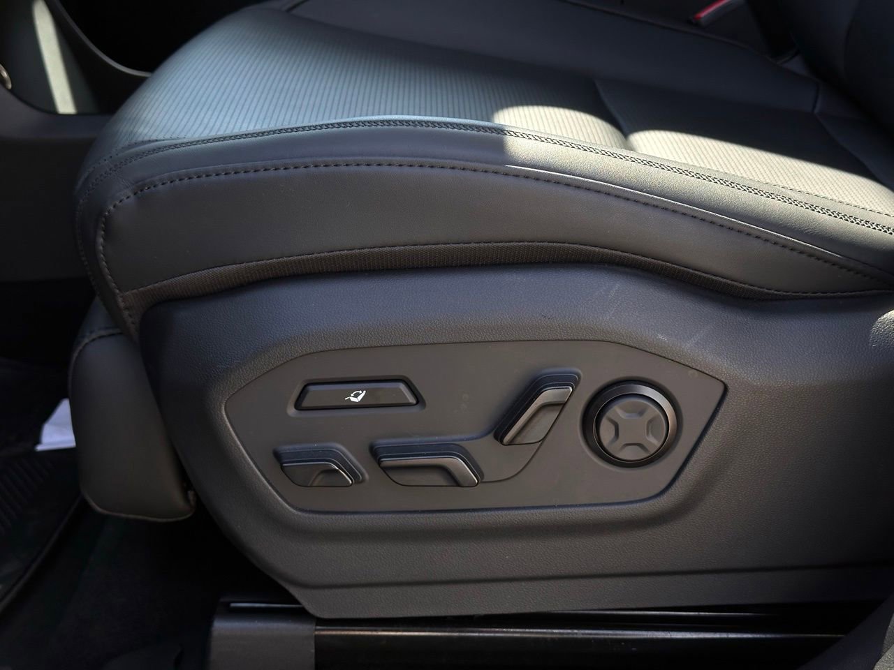 Used 2026 Hyundai Santa Fe Calligraphy image 26