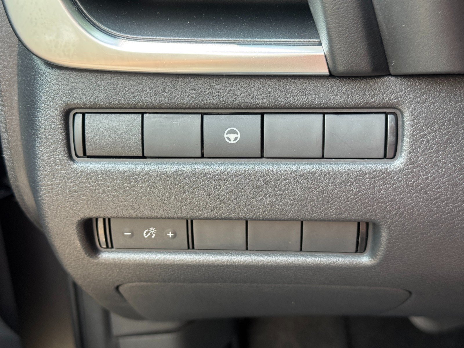 Used 2022 Nissan Rogue SV FWD image 16