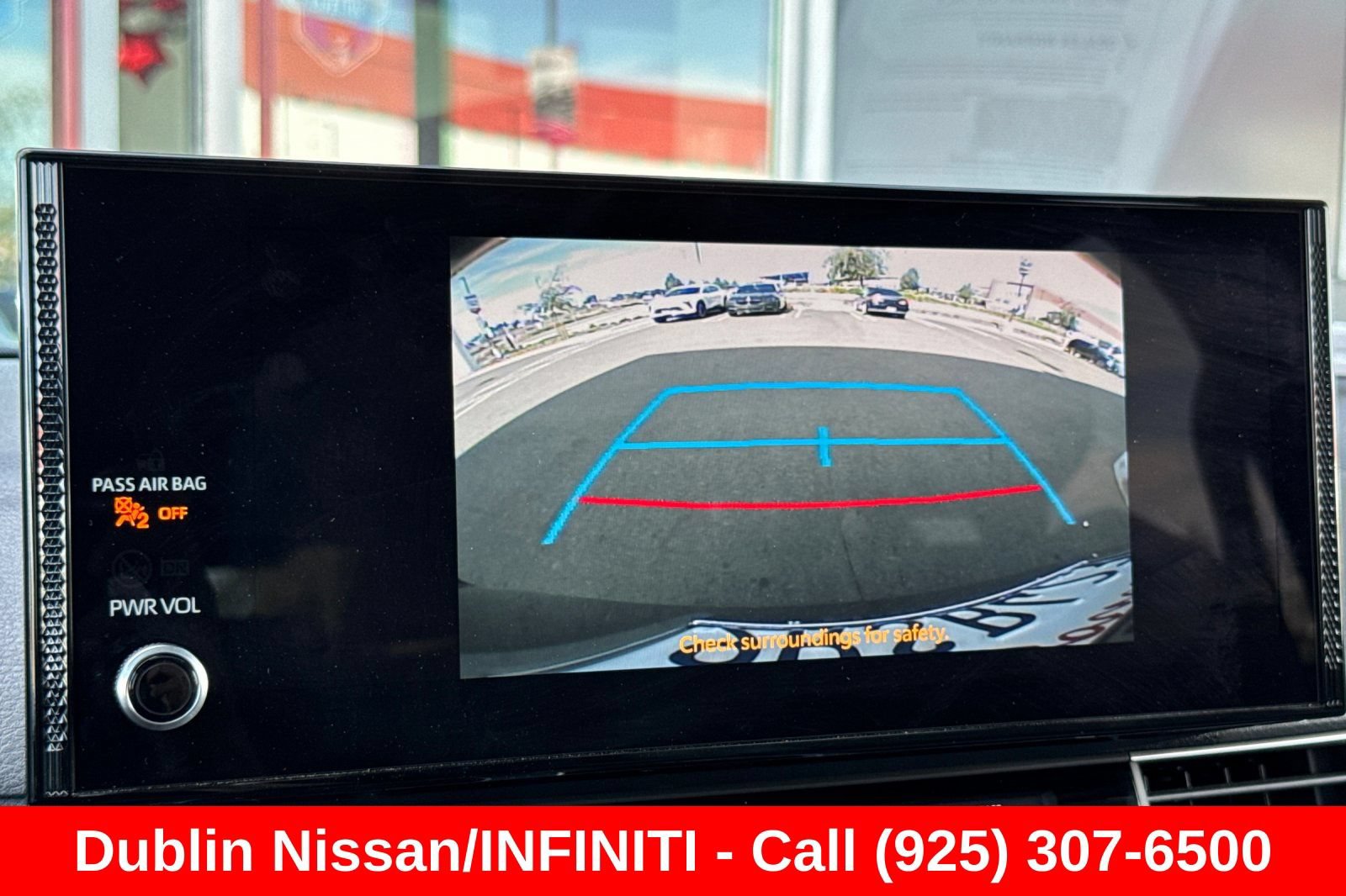 Used 2025 Toyota Sienna XLE FWD image 28