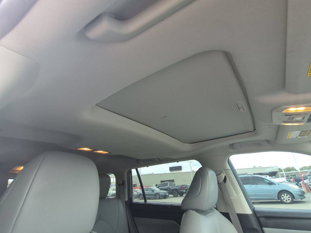 Used 2020 Toyota Highlander XLE FWD image 18