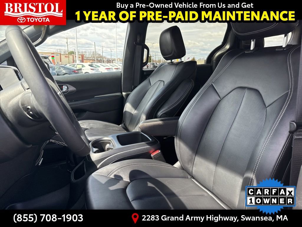 Used 2025 Chrysler Pacifica Select image 16